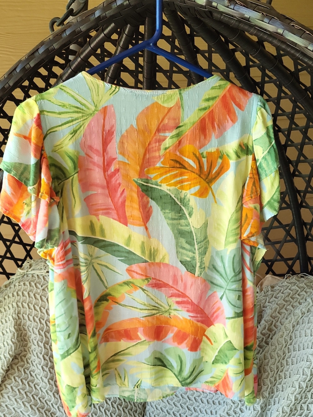 Tropical Ruffle Sleeve Top - Picture 4 of 9